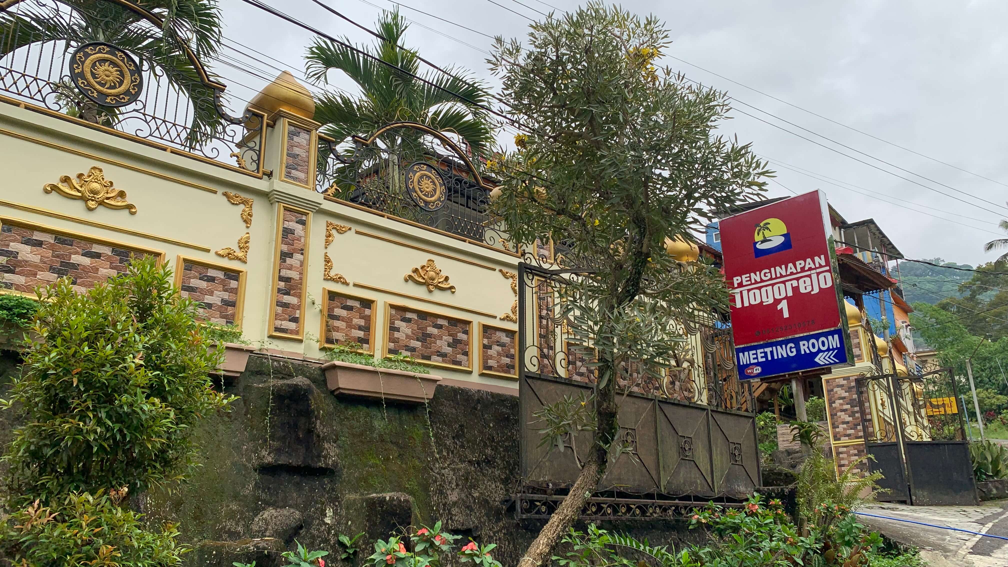 Fasad bangunan utama Tlogorejo Satu.